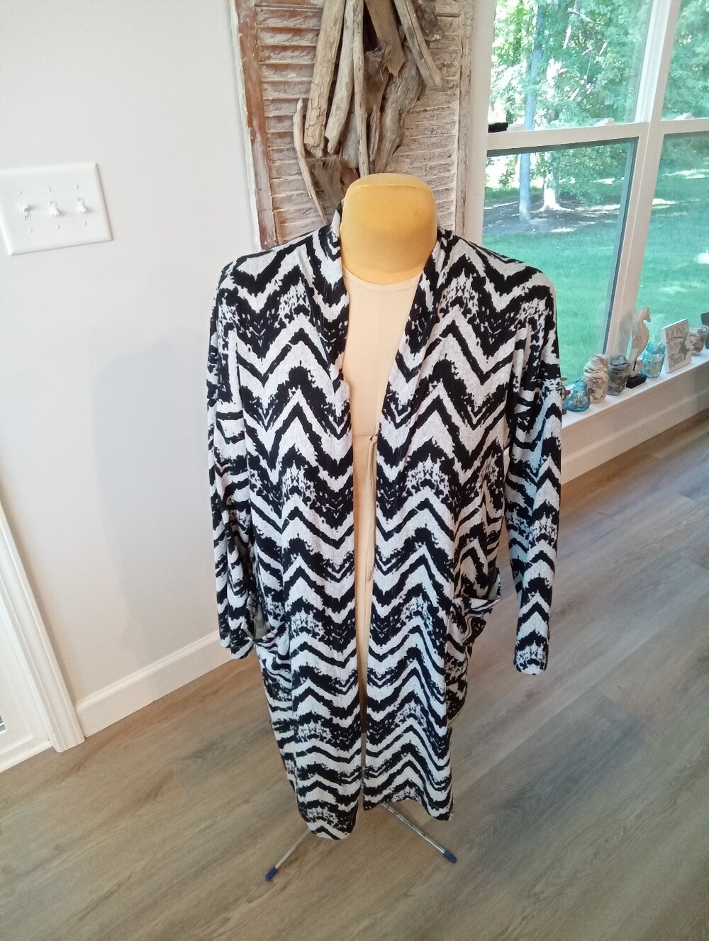 Brittany Black Plus Size 2X NWT Blac & White Chevron Print Open Front Long Cardi
